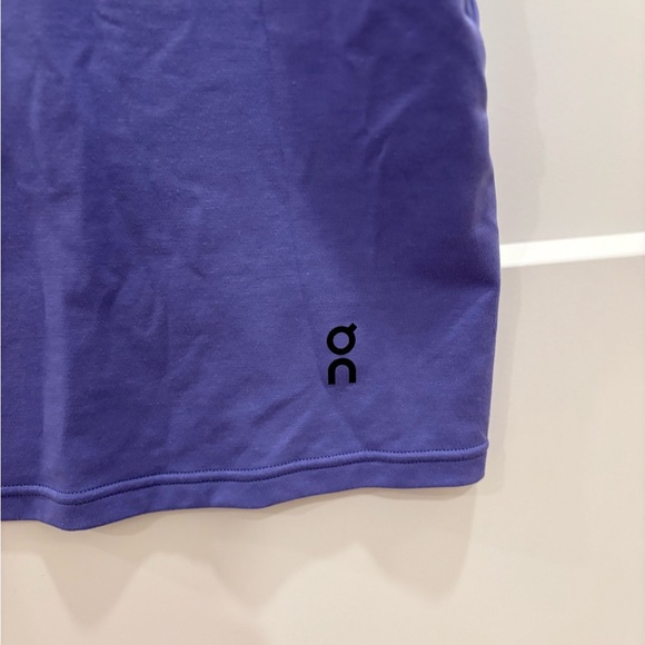On Running Women's Focus Crop in Purple size medium - Picture 8 of 11